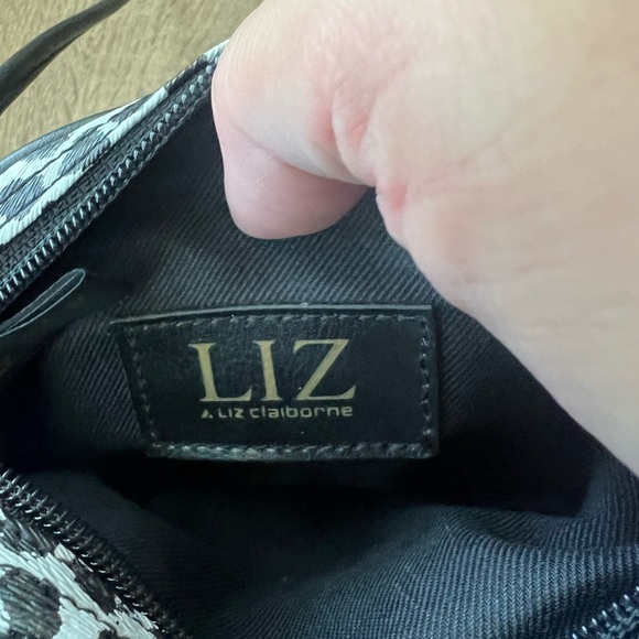 Liz Claiborne Leopard Print Crossbody Bag - Picture 4 of 10